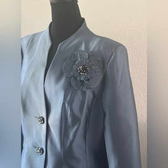 Lily & Taylor Blue Silk Wool 2pc Skirt Suit w/Floral Rosette Lace Brocade NWT 14 - Picture 3 of 16